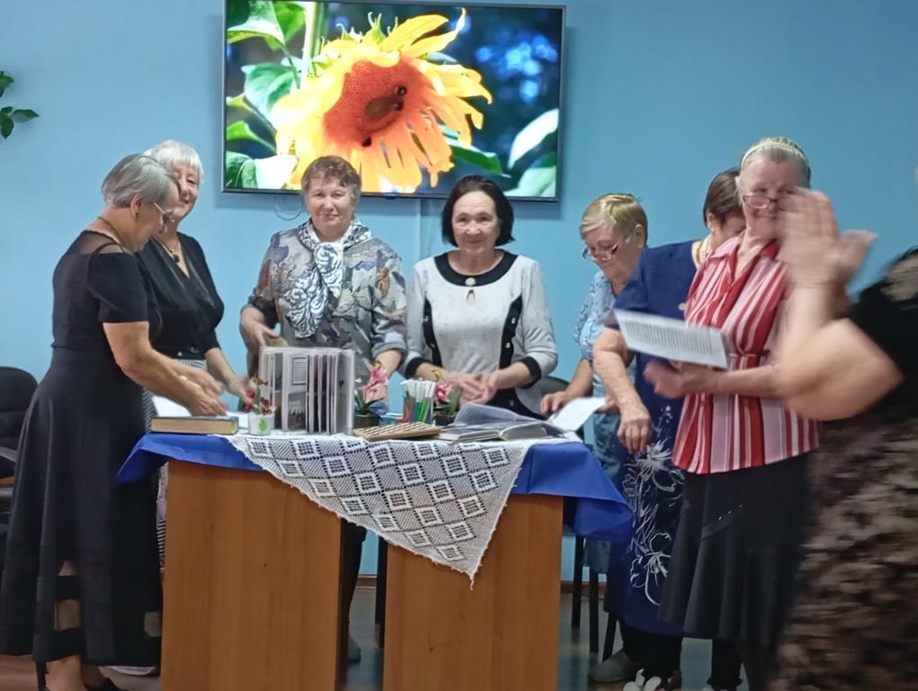 Мелодии нашей юности «Много песен о матери спето»